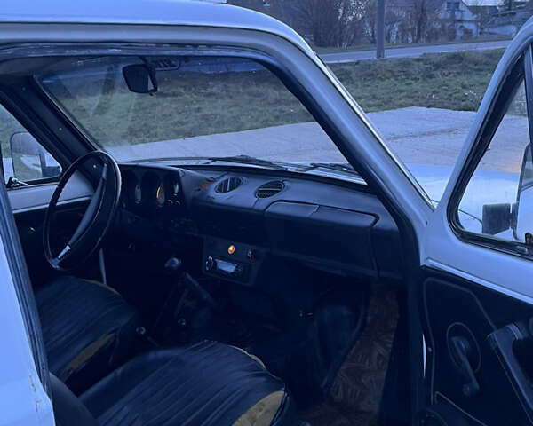 Белый ВАЗ 2121 Нива, объемом двигателя 1.5 л и пробегом 1 тыс. км за 2100 $, фото 10 на Automoto.ua