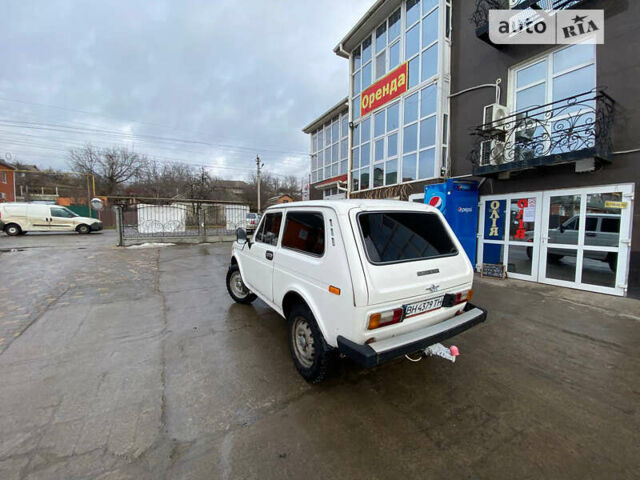 Білий ВАЗ 2121 Нива, об'ємом двигуна 1.6 л та пробігом 180 тис. км за 2350 $, фото 3 на Automoto.ua