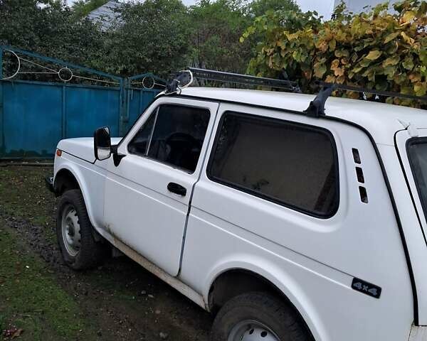 Білий ВАЗ 2121 Нива, об'ємом двигуна 1.6 л та пробігом 90 тис. км за 3500 $, фото 4 на Automoto.ua