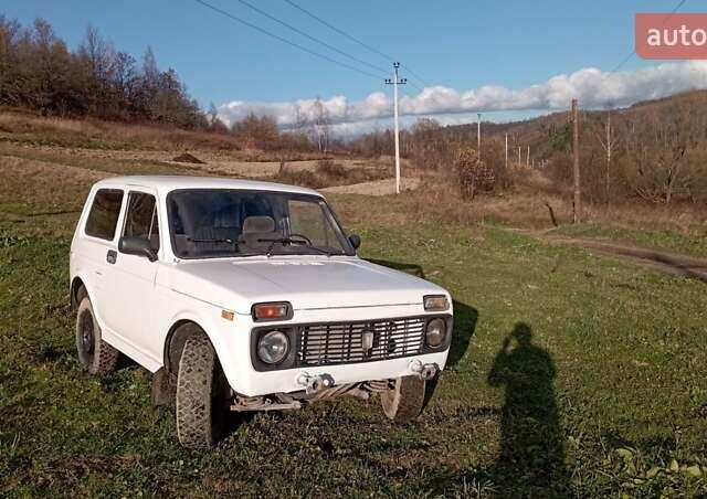 Белый ВАЗ 2121 Нива, объемом двигателя 1.6 л и пробегом 75 тыс. км за 2400 $, фото 8 на Automoto.ua