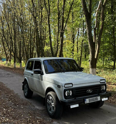 Белый ВАЗ 2121 Нива, объемом двигателя 1.57 л и пробегом 97 тыс. км за 4000 $, фото 12 на Automoto.ua