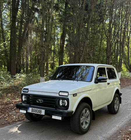 Белый ВАЗ 2121 Нива, объемом двигателя 1.57 л и пробегом 97 тыс. км за 4000 $, фото 11 на Automoto.ua