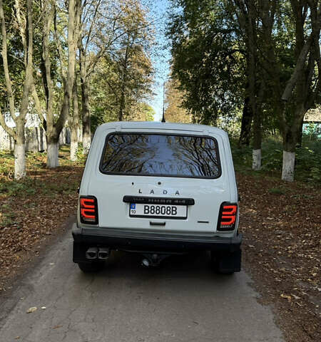 Белый ВАЗ 2121 Нива, объемом двигателя 1.57 л и пробегом 96 тыс. км за 4900 $, фото 10 на Automoto.ua