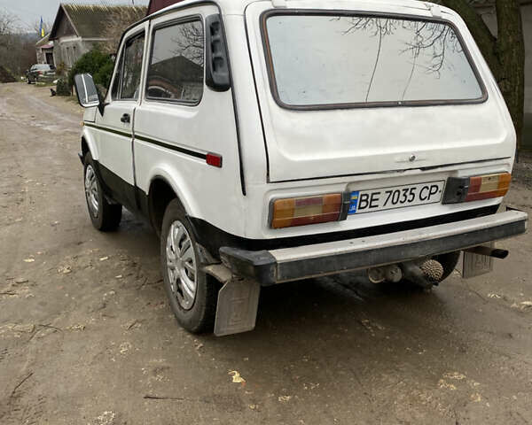 Белый ВАЗ 2121 Нива, объемом двигателя 1.58 л и пробегом 222 тыс. км за 1600 $, фото 4 на Automoto.ua