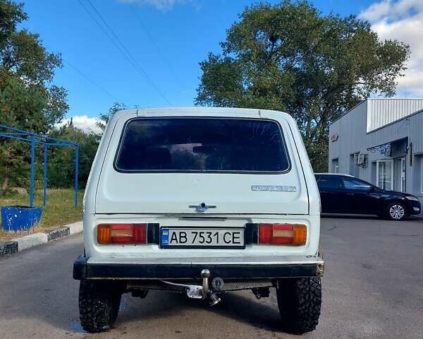 Белый ВАЗ 2121 Нива, объемом двигателя 1.57 л и пробегом 100 тыс. км за 2000 $, фото 2 на Automoto.ua
