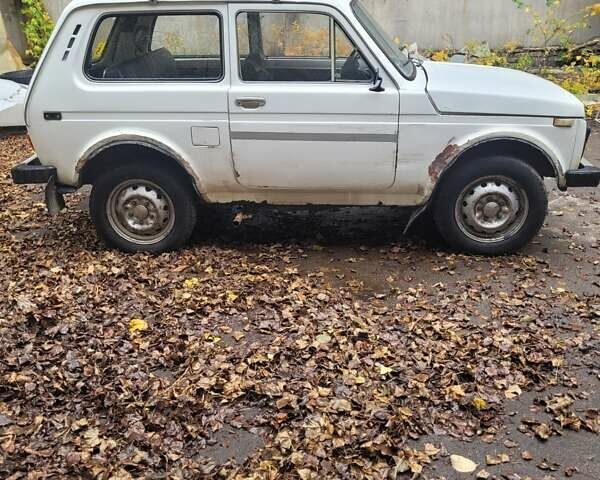 Белый ВАЗ 2121 Нива, объемом двигателя 1.6 л и пробегом 82 тыс. км за 1500 $, фото 9 на Automoto.ua