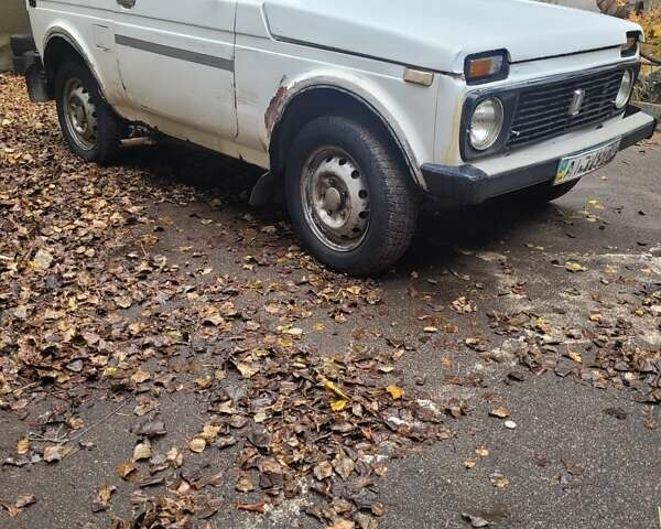 Белый ВАЗ 2121 Нива, объемом двигателя 1.6 л и пробегом 82 тыс. км за 1500 $, фото 8 на Automoto.ua