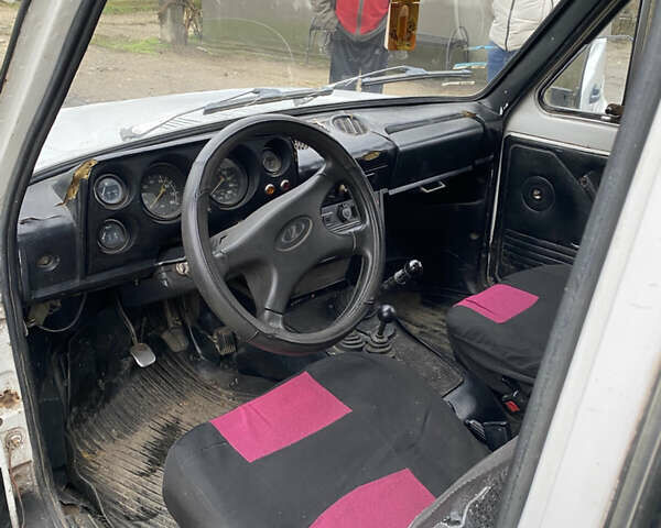 Белый ВАЗ 2121 Нива, объемом двигателя 1.58 л и пробегом 222 тыс. км за 1600 $, фото 7 на Automoto.ua