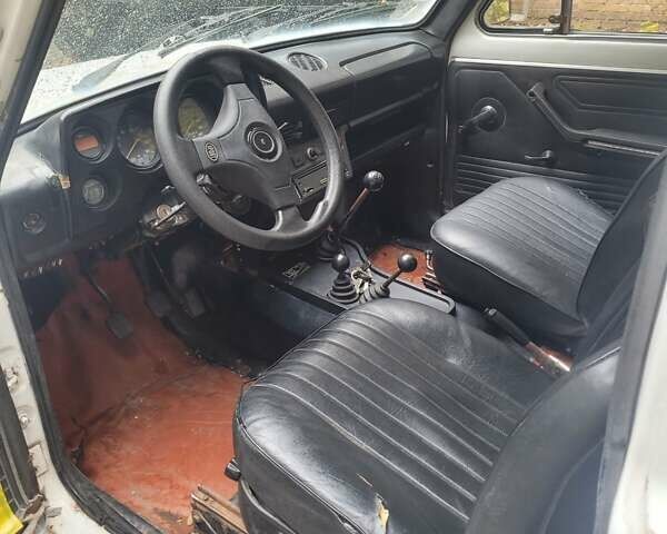 Белый ВАЗ 2121 Нива, объемом двигателя 1.6 л и пробегом 82 тыс. км за 1500 $, фото 5 на Automoto.ua