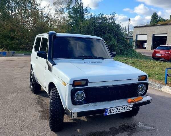 Белый ВАЗ 2121 Нива, объемом двигателя 1.57 л и пробегом 100 тыс. км за 2000 $, фото 5 на Automoto.ua