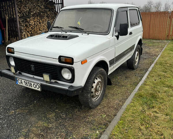 Белый ВАЗ 2121 Нива, объемом двигателя 1.57 л и пробегом 120 тыс. км за 3000 $, фото 8 на Automoto.ua