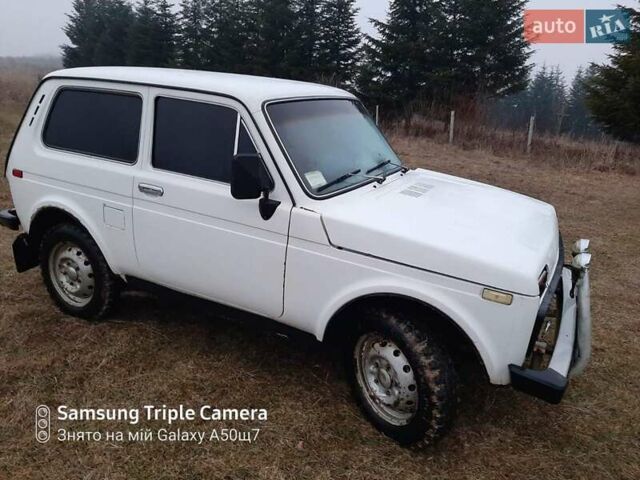 Белый ВАЗ 2121 Нива, объемом двигателя 1.6 л и пробегом 96 тыс. км за 2700 $, фото 5 на Automoto.ua