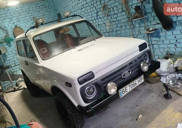 Белый ВАЗ 2121 Нива, объемом двигателя 1.58 л и пробегом 88 тыс. км за 2000 $, фото 7 на Automoto.ua