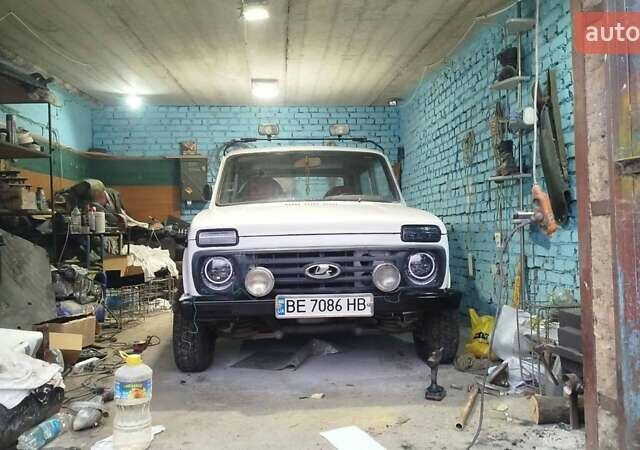 Белый ВАЗ 2121 Нива, объемом двигателя 1.58 л и пробегом 88 тыс. км за 2000 $, фото 8 на Automoto.ua