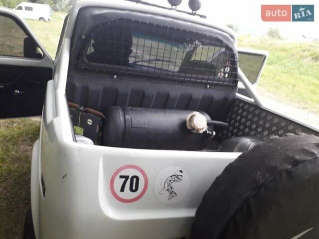 Білий ВАЗ 2121 Нива, об'ємом двигуна 1.6 л та пробігом 200 тис. км за 3050 $, фото 3 на Automoto.ua