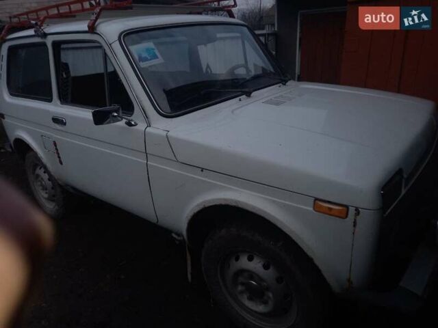 Белый ВАЗ 2121 Нива, объемом двигателя 1.6 л и пробегом 116 тыс. км за 3000 $, фото 1 на Automoto.ua