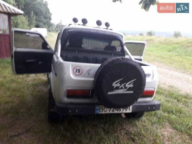 Білий ВАЗ 2121 Нива, об'ємом двигуна 1.6 л та пробігом 200 тис. км за 3050 $, фото 4 на Automoto.ua