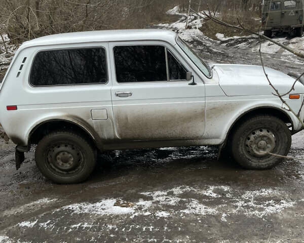 Белый ВАЗ 2121 Нива, объемом двигателя 0 л и пробегом 90 тыс. км за 2000 $, фото 4 на Automoto.ua