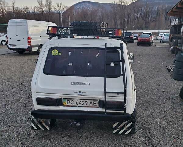 Белый ВАЗ 2121 Нива, объемом двигателя 1.6 л и пробегом 85 тыс. км за 2500 $, фото 6 на Automoto.ua