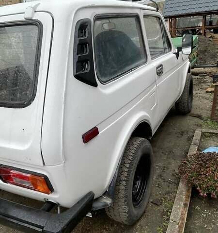 Белый ВАЗ 2121 Нива, объемом двигателя 1.58 л и пробегом 88 тыс. км за 2000 $, фото 1 на Automoto.ua