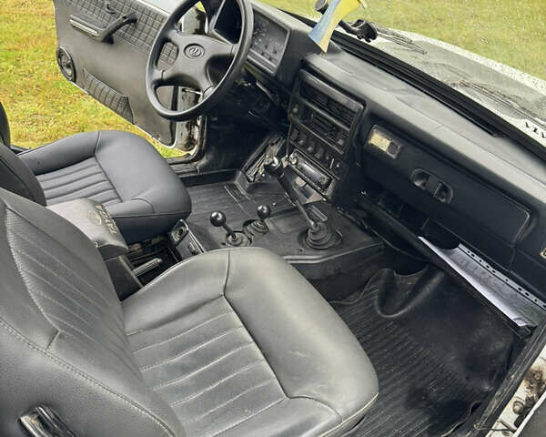 Белый ВАЗ 2121 Нива, объемом двигателя 1.57 л и пробегом 120 тыс. км за 3000 $, фото 2 на Automoto.ua