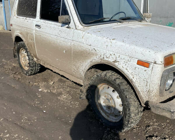 Белый ВАЗ 2121 Нива, объемом двигателя 0 л и пробегом 90 тыс. км за 2000 $, фото 1 на Automoto.ua