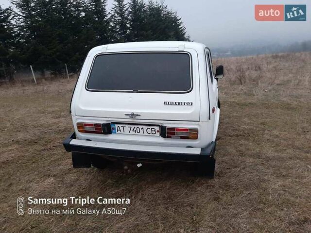 Белый ВАЗ 2121 Нива, объемом двигателя 1.6 л и пробегом 96 тыс. км за 2700 $, фото 1 на Automoto.ua