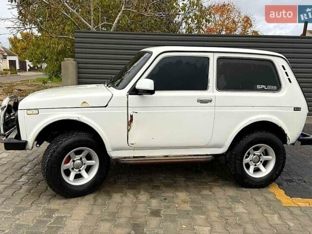 Білий ВАЗ 2121 Нива, об'ємом двигуна 1.6 л та пробігом 100 тис. км за 2600 $, фото 3 на Automoto.ua