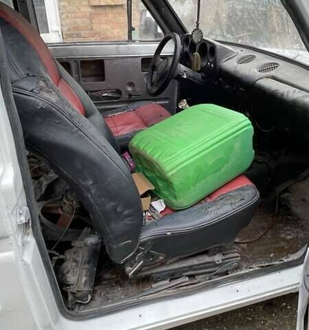 Белый ВАЗ 2121 Нива, объемом двигателя 1.58 л и пробегом 88 тыс. км за 2000 $, фото 3 на Automoto.ua