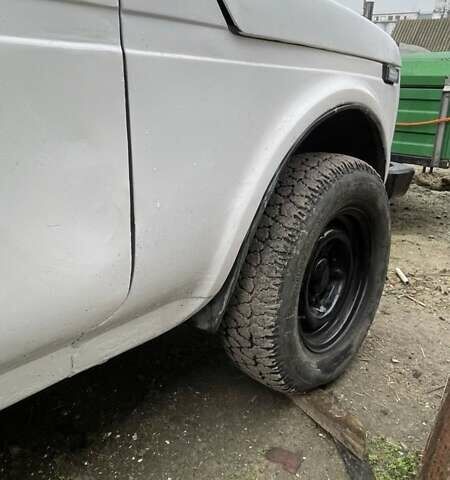 Белый ВАЗ 2121 Нива, объемом двигателя 1.58 л и пробегом 88 тыс. км за 2000 $, фото 4 на Automoto.ua