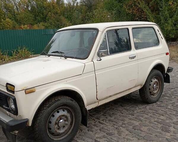 Белый ВАЗ 2121 Нива, объемом двигателя 1.6 л и пробегом 100 тыс. км за 1700 $, фото 7 на Automoto.ua