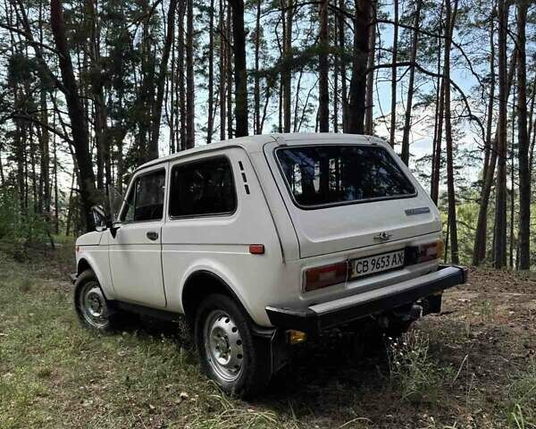 Белый ВАЗ 2121 Нива, объемом двигателя 1.6 л и пробегом 360 тыс. км за 2800 $, фото 9 на Automoto.ua