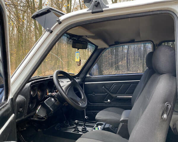 Белый ВАЗ 2121 Нива, объемом двигателя 1.9 л и пробегом 25 тыс. км за 4000 $, фото 7 на Automoto.ua