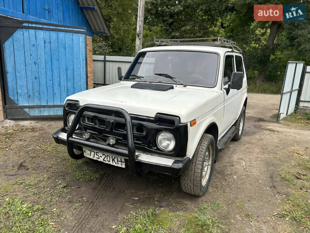Белый ВАЗ 2121 Нива, объемом двигателя 1.6 л и пробегом 80 тыс. км за 2050 $, фото 3 на Automoto.ua