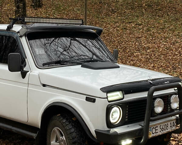 Белый ВАЗ 2121 Нива, объемом двигателя 1.9 л и пробегом 25 тыс. км за 4000 $, фото 2 на Automoto.ua