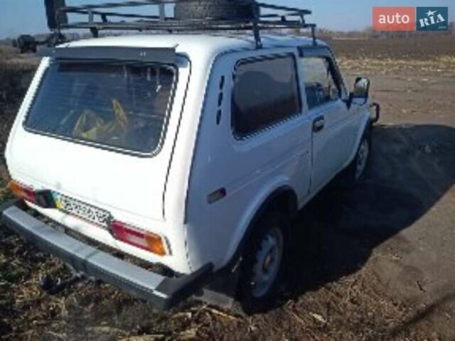Белый ВАЗ 2121 Нива, объемом двигателя 1.57 л и пробегом 150 тыс. км за 2500 $, фото 1 на Automoto.ua
