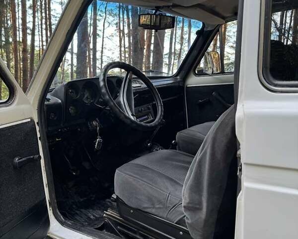 Белый ВАЗ 2121 Нива, объемом двигателя 1.6 л и пробегом 360 тыс. км за 2800 $, фото 10 на Automoto.ua