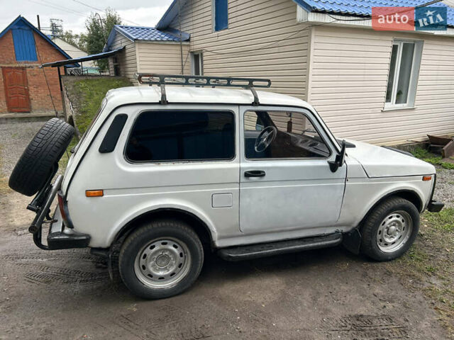 Белый ВАЗ 2121 Нива, объемом двигателя 1.6 л и пробегом 80 тыс. км за 2050 $, фото 6 на Automoto.ua
