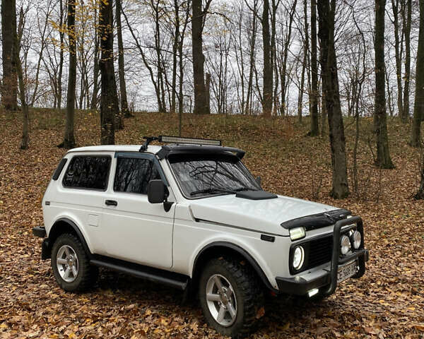 Белый ВАЗ 2121 Нива, объемом двигателя 1.9 л и пробегом 25 тыс. км за 4000 $, фото 1 на Automoto.ua