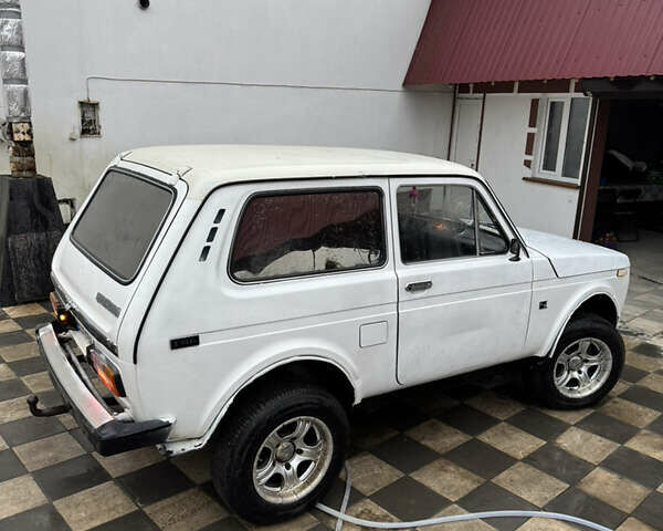 Белый ВАЗ 2121 Нива, объемом двигателя 1.6 л и пробегом 5 тыс. км за 2300 $, фото 4 на Automoto.ua