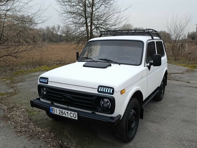 Белый ВАЗ 2121, объемом двигателя 1.6 л и пробегом 1000 тыс. км за 2800 $, фото 1 на Automoto.ua