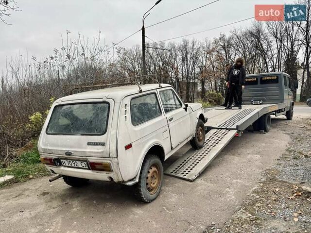 Белый ВАЗ 2121 Нива, объемом двигателя 1.6 л и пробегом 999 тыс. км за 906 $, фото 1 на Automoto.ua