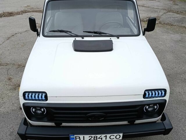 Белый ВАЗ 2121, объемом двигателя 1.6 л и пробегом 1000 тыс. км за 3000 $, фото 7 на Automoto.ua