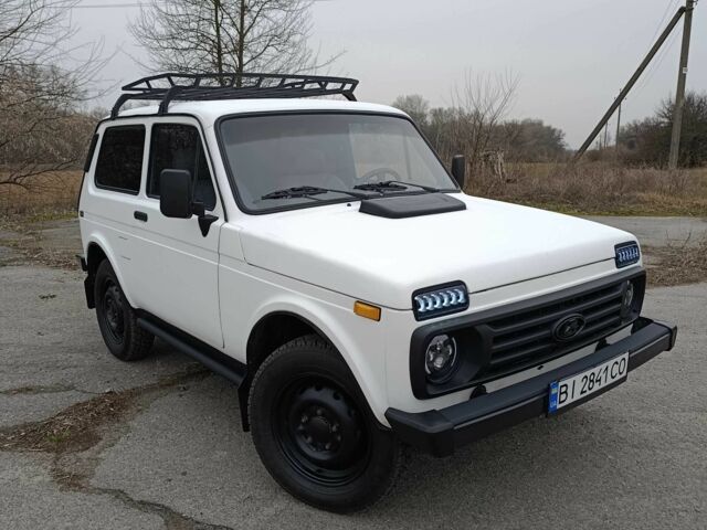 Белый ВАЗ 2121, объемом двигателя 1.6 л и пробегом 1000 тыс. км за 2800 $, фото 5 на Automoto.ua