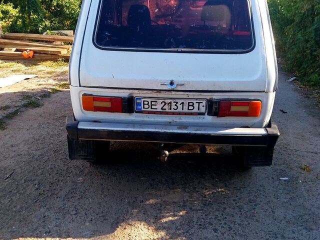 Белый ВАЗ 2121 Нива, объемом двигателя 1.6 л и пробегом 310 тыс. км за 850 $, фото 1 на Automoto.ua