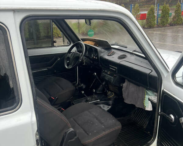 Белый ВАЗ 2121 Нива, объемом двигателя 1.57 л и пробегом 59 тыс. км за 2700 $, фото 5 на Automoto.ua