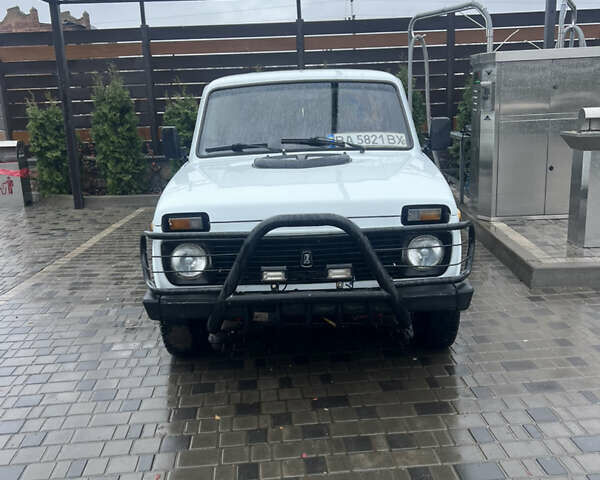 Белый ВАЗ 2121 Нива, объемом двигателя 1.57 л и пробегом 59 тыс. км за 2700 $, фото 1 на Automoto.ua