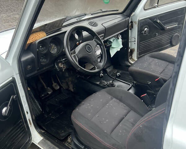 Белый ВАЗ 2121 Нива, объемом двигателя 1.57 л и пробегом 59 тыс. км за 2700 $, фото 6 на Automoto.ua