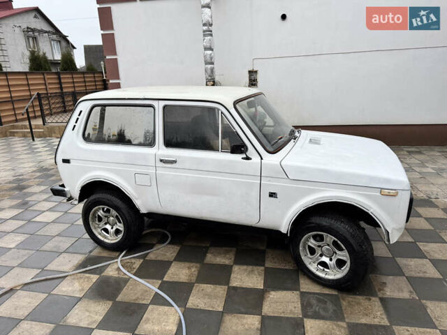 Белый ВАЗ 2121 Нива, объемом двигателя 1.6 л и пробегом 5 тыс. км за 2300 $, фото 3 на Automoto.ua