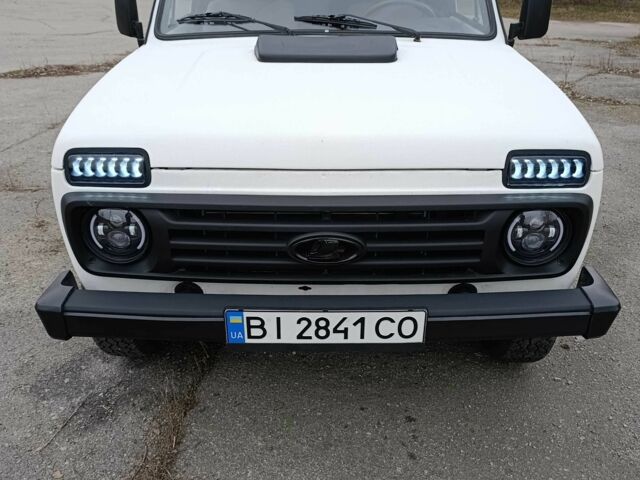 Белый ВАЗ 2121, объемом двигателя 1.6 л и пробегом 1000 тыс. км за 2800 $, фото 6 на Automoto.ua
